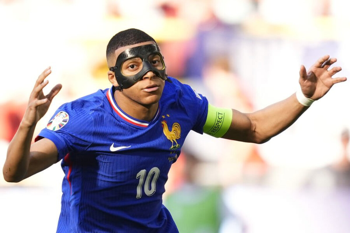 <p>Portuqaliya - Fransa matçında ilk dəqiqələrdən Ronaldo və Mbappe meydana çıxacaq</p>