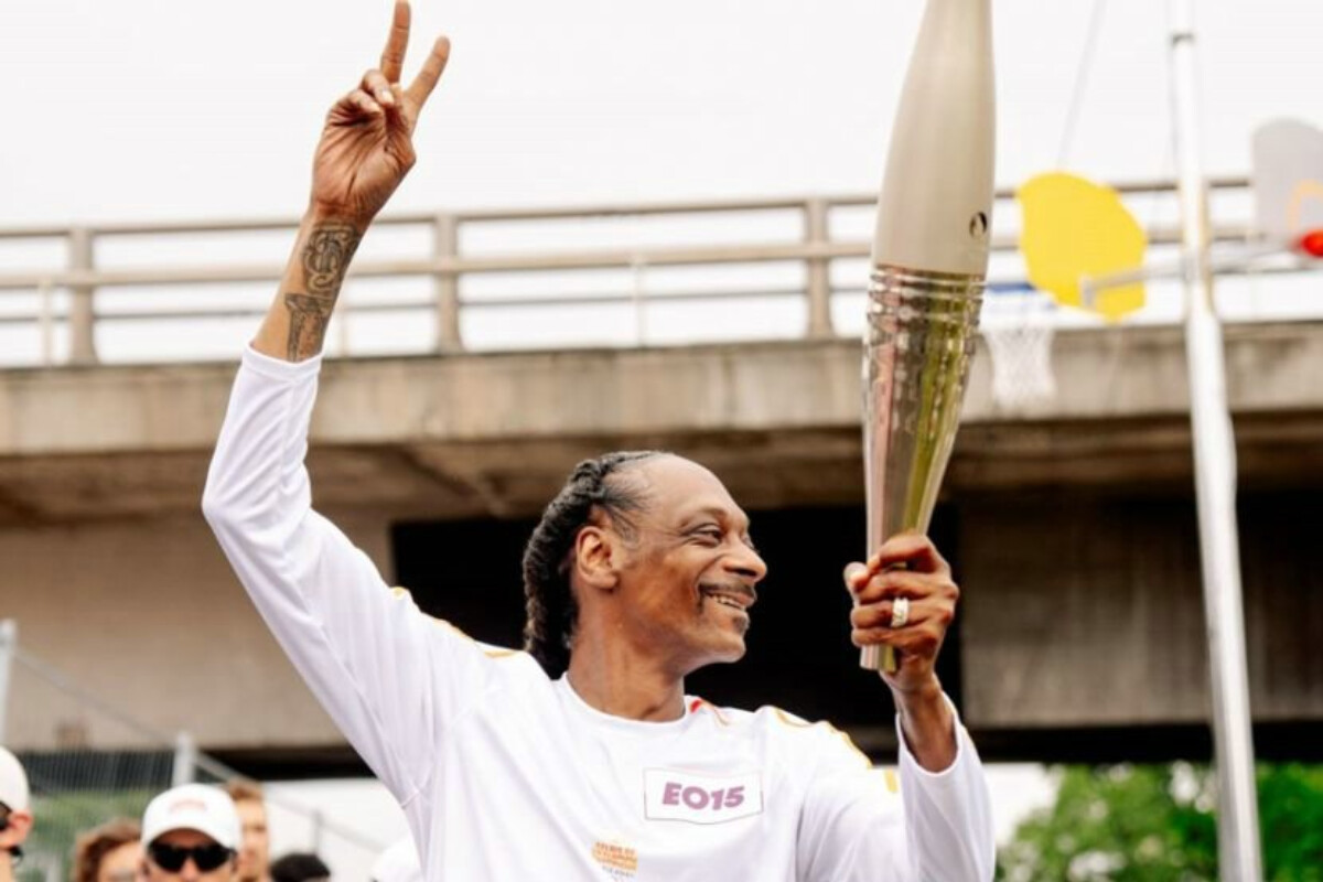 <p>Snoop Dogg Olimpiya məşəlinin estafetində iştirak edib</p>