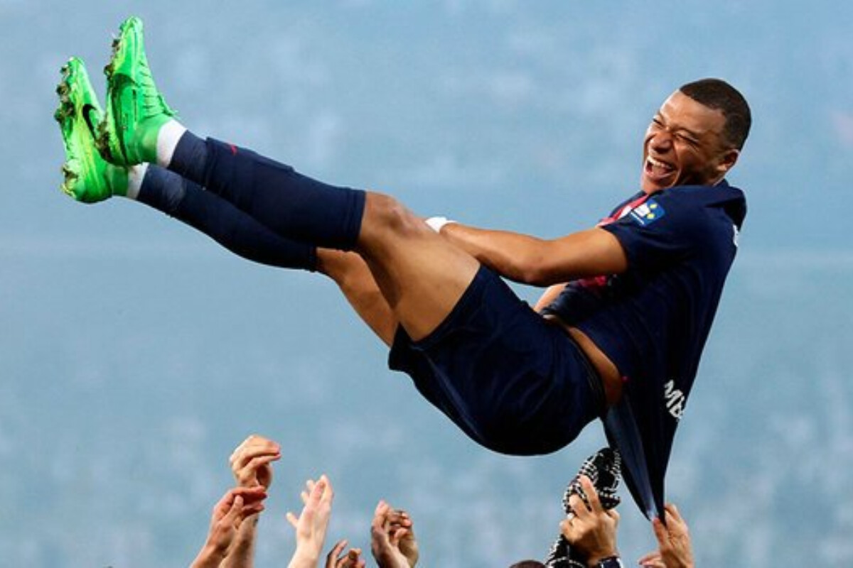 <p>Mbappe futbol klubu alıb</p>