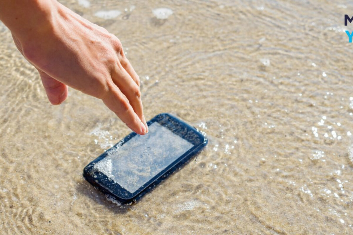 <p>Smartfonunuzu çimərlikdə su və qumdan necə qorumaq olar?</p>