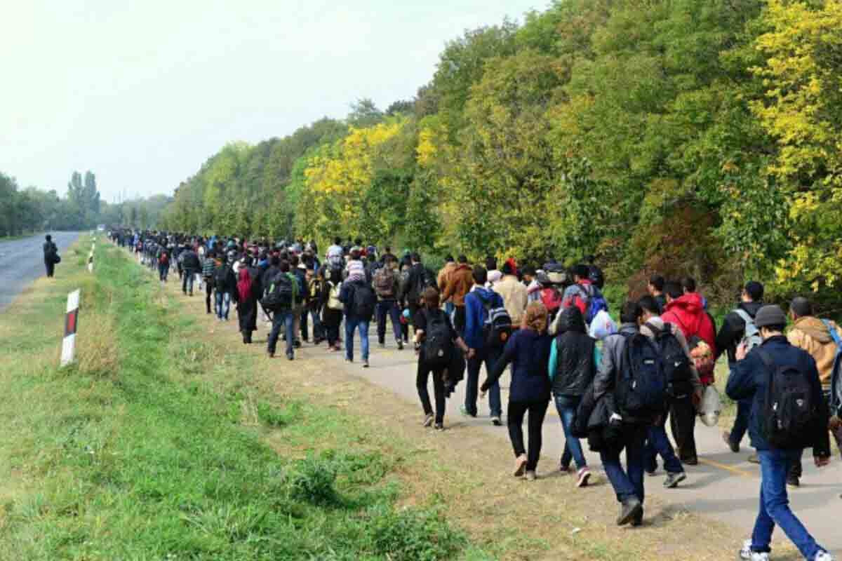 <p>Almaniyada qaçqınlara vətənlərinə getməmək barədə xəbərdarlıq edilib</p>