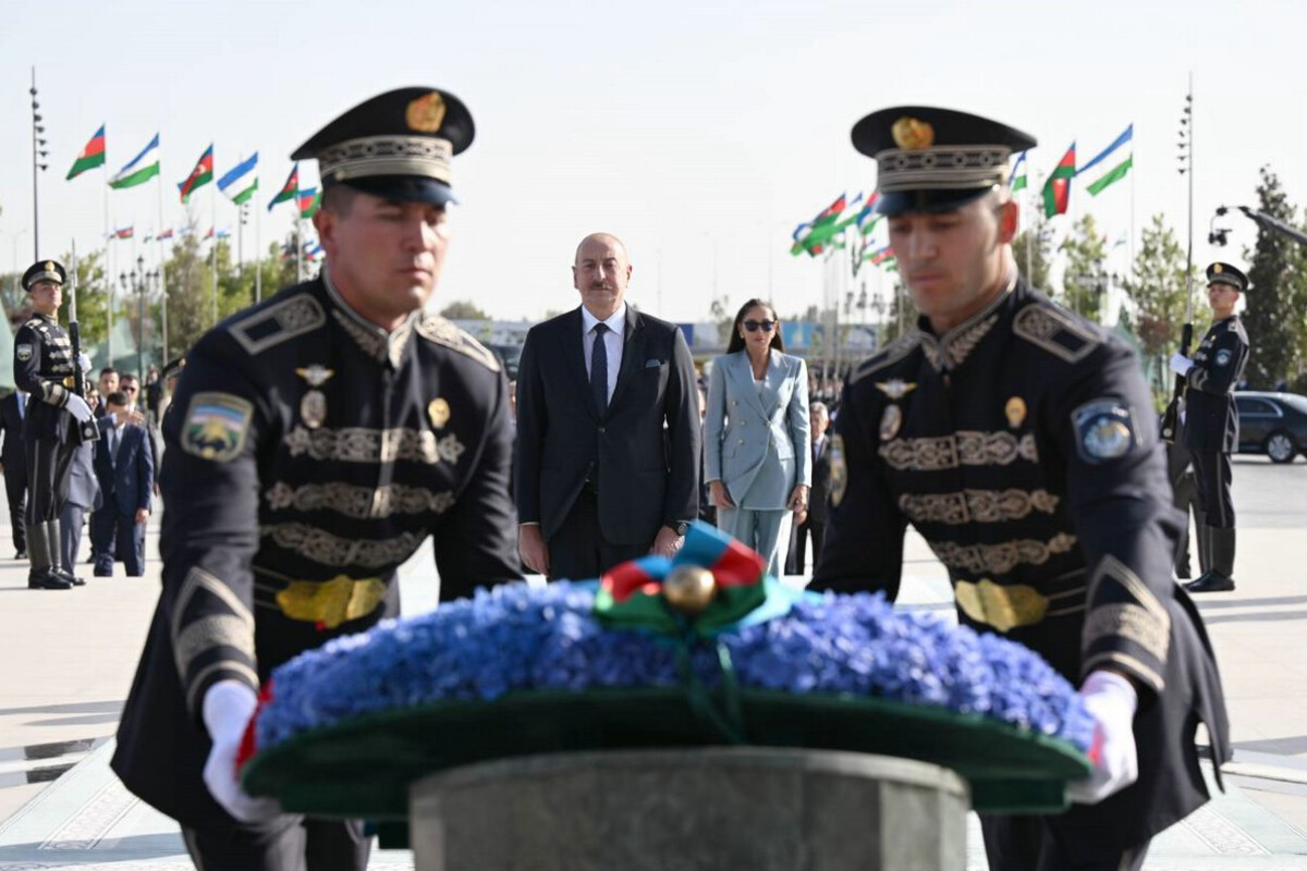 <p>Prezident və ailə üzvləri Daşkənddə Müstəqillik abidəsini ziyarət etdi</p>