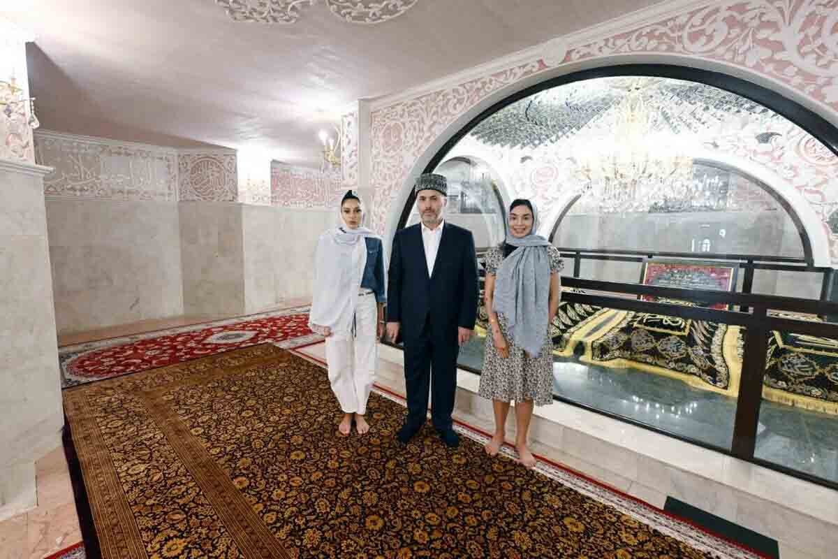 <p>Birinci xanım Bibiheybət ziyarətgah kompleksini ziyarət edib </p>