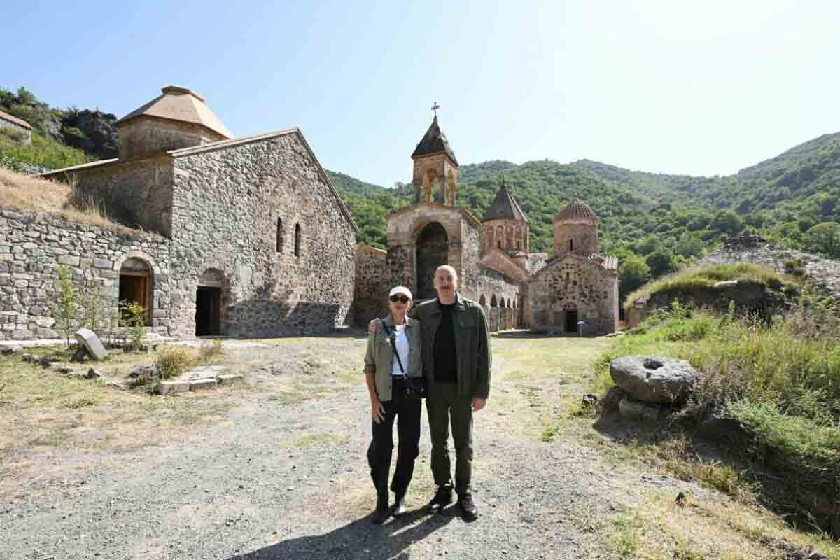 <p>Prezident və birinci xanım Kəlbəcərdəki Xudavəng monastır kompleksində olublar</p>