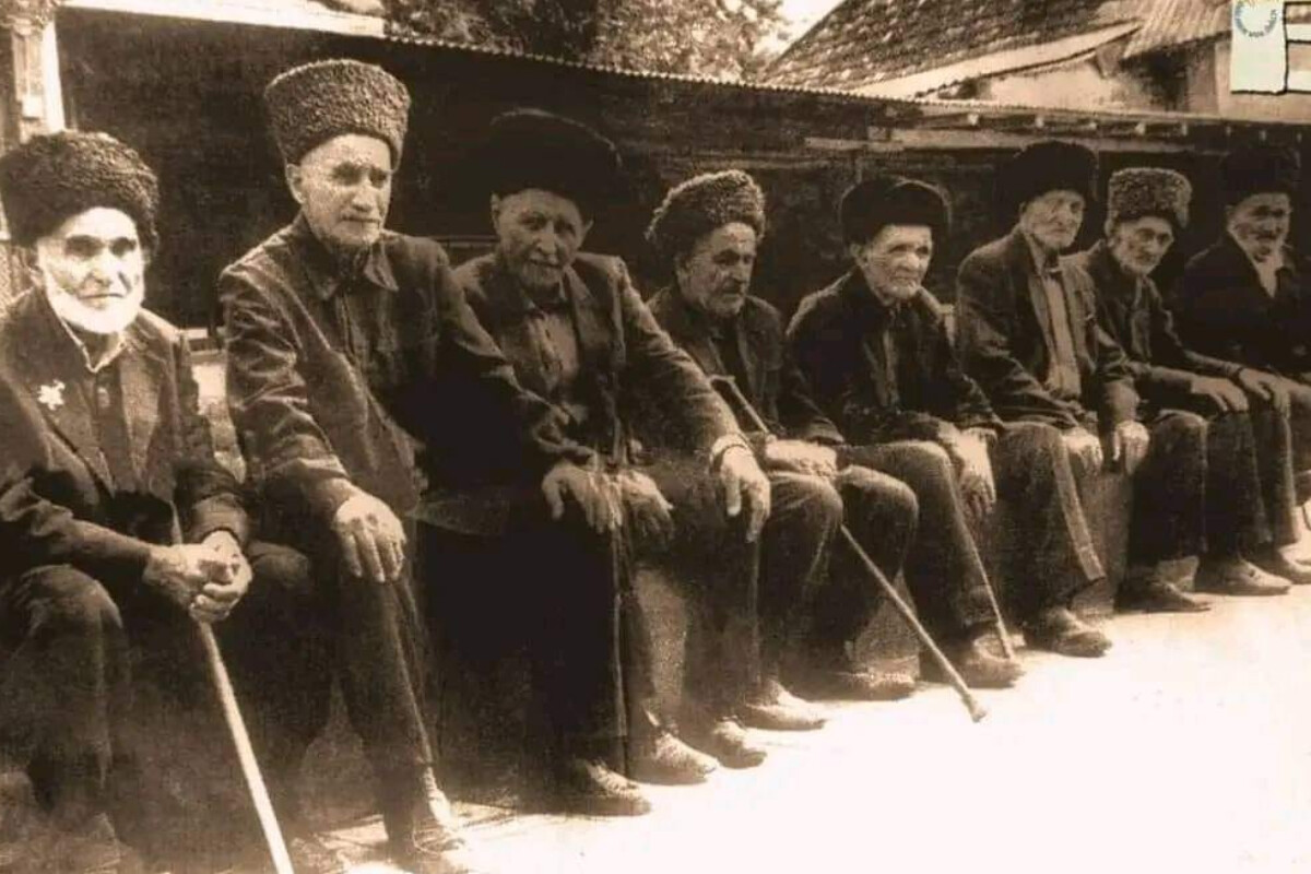 <p>Seyfəddin Əliyev:  KÖHNƏ KİŞİLƏR ...</p>