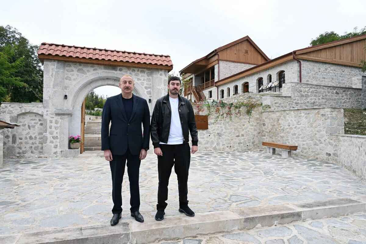 <p>Prezident Üzeyir Hacıbəylinin ev-muzeyinin bərpadan sonra AÇILIŞINDA</p> 