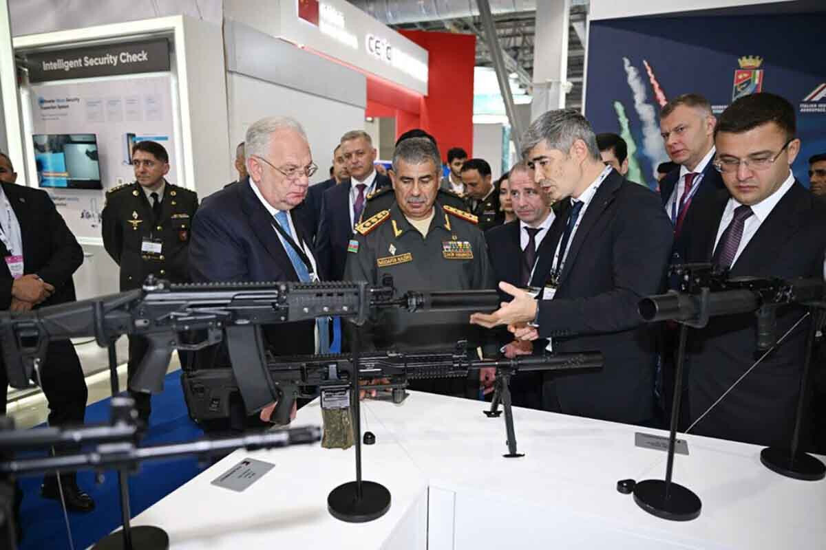 <p>Azərbaycan və Rusiya hərbi-texniki əməkdaşlıq perspektivləri müzakirə edilib</p>
