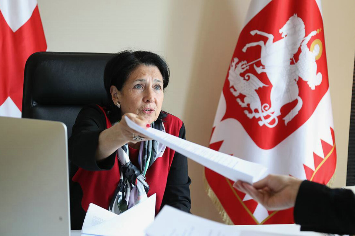 <p>Gürcüstan məhkəməsi prezidentə qarşı çıxıb</p>