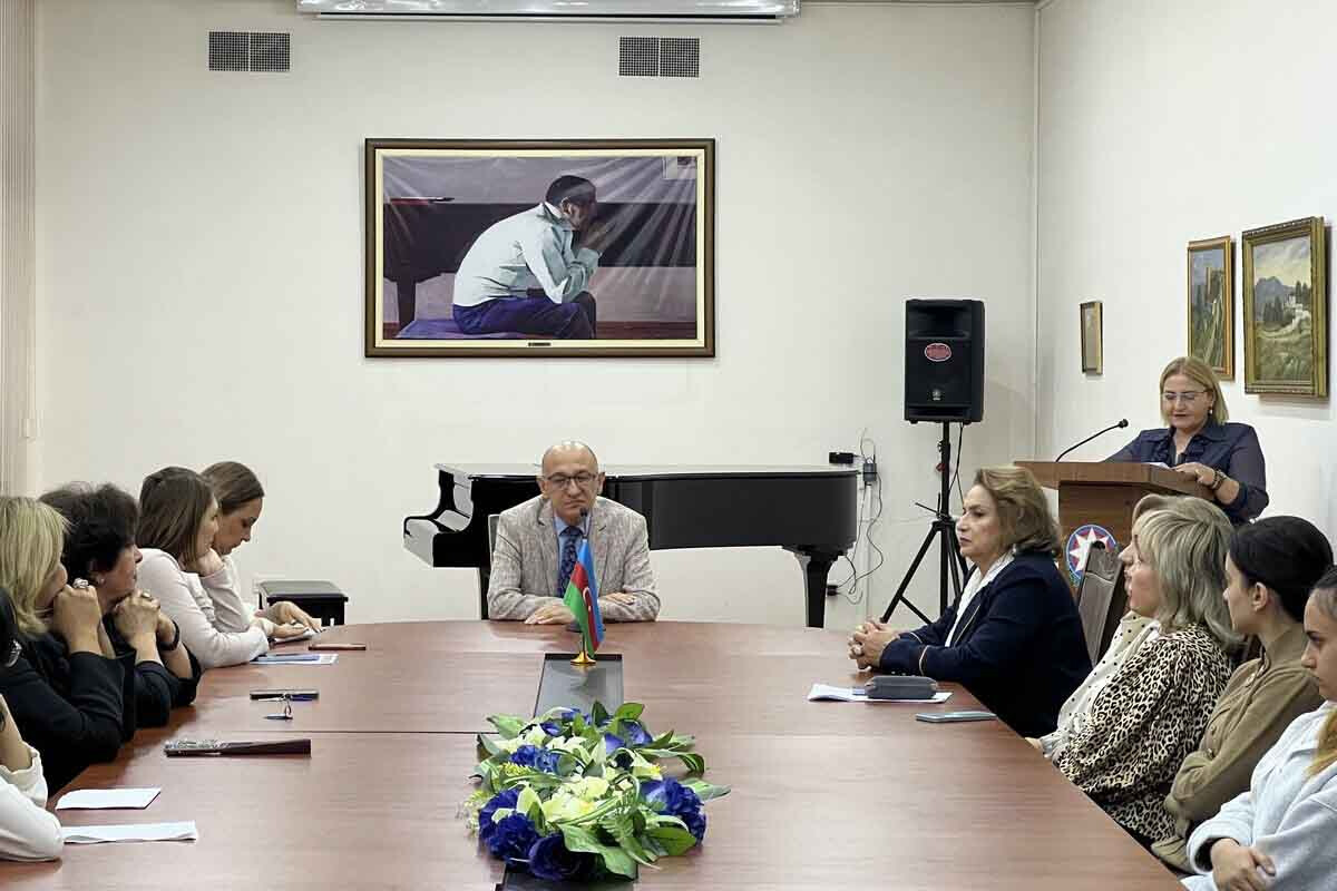 <p>Bakı Musiqi Akademiyasında dəyirmi masa keçirildi</p>