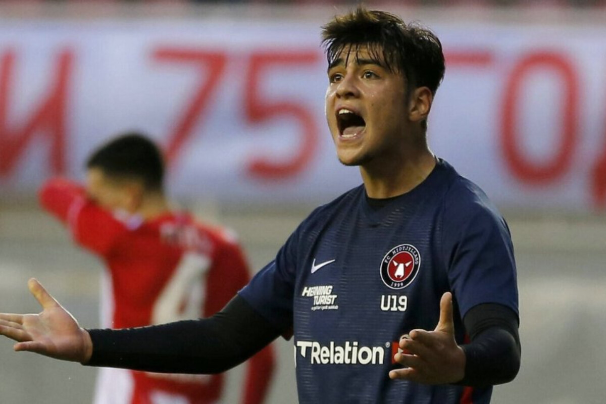 <p>UEFA Avropa Liqası matçında siyasi şüarlar səsləndirdiyinə görə Şimşirə qarşı iş açıb</p>