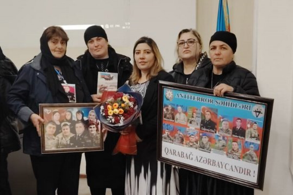 <p>Şairə Esmira Günəş od püskürdü</p>