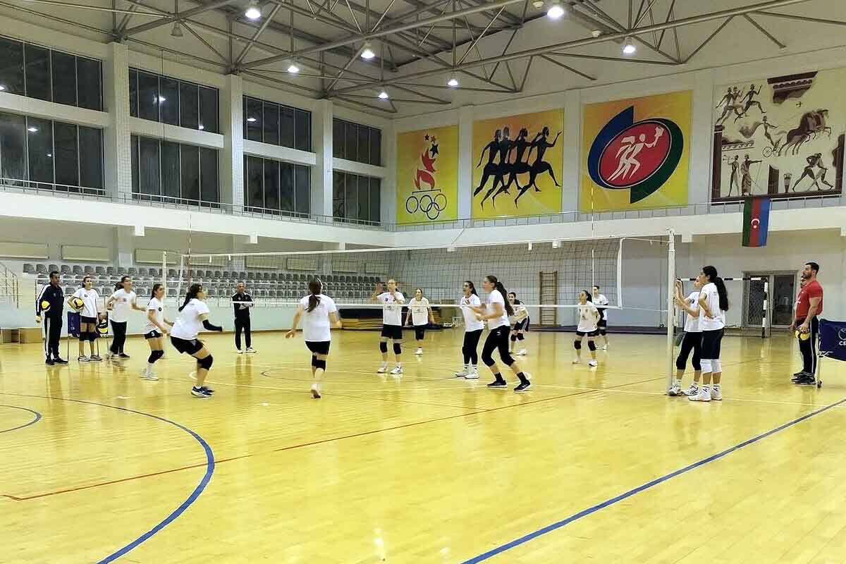 <p>Qızlardan ibarət U-16 voleybol yığmamız EEZVA çempionatına hazırlaşır </p>