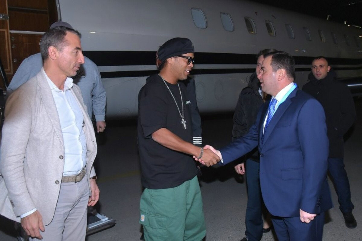<p>Məşhur futbolçu Ronaldinyo Bakıya gəlib</p>