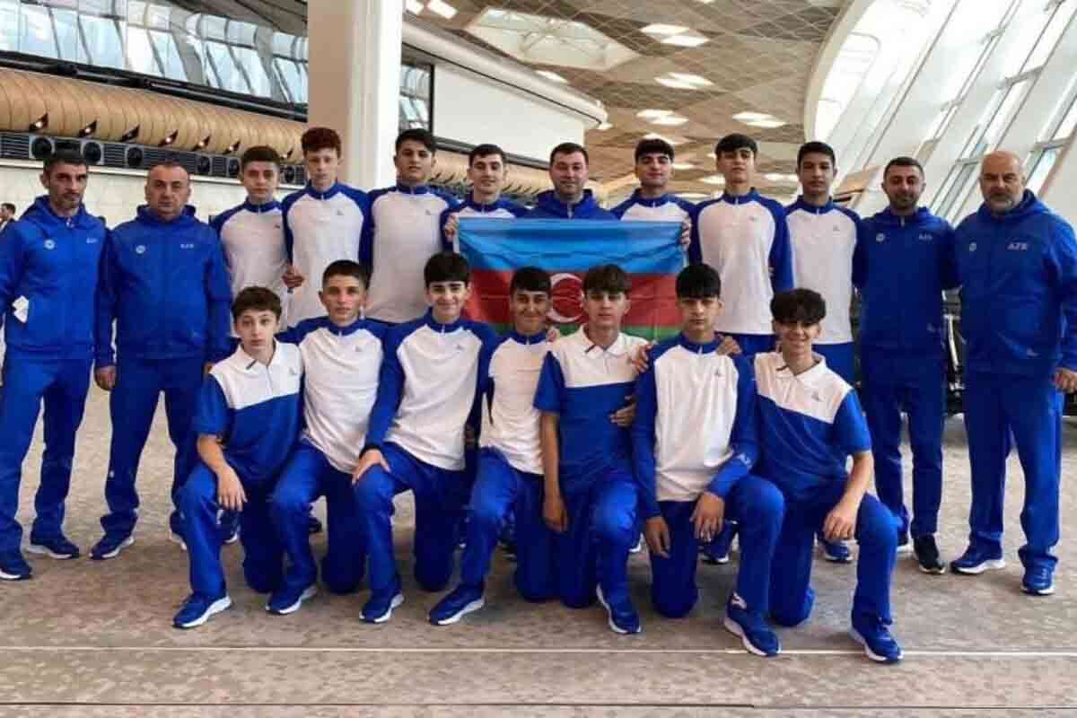 <p>Voleybolçu oğlanlardan ibarət U-16 millimiz EEBZA çempionatına yollanıb</p>
