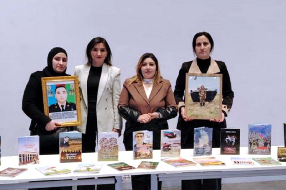 <p>Qaxda ilk dəfə belə möhtəşəm kitab təqdimatı oldu</p>