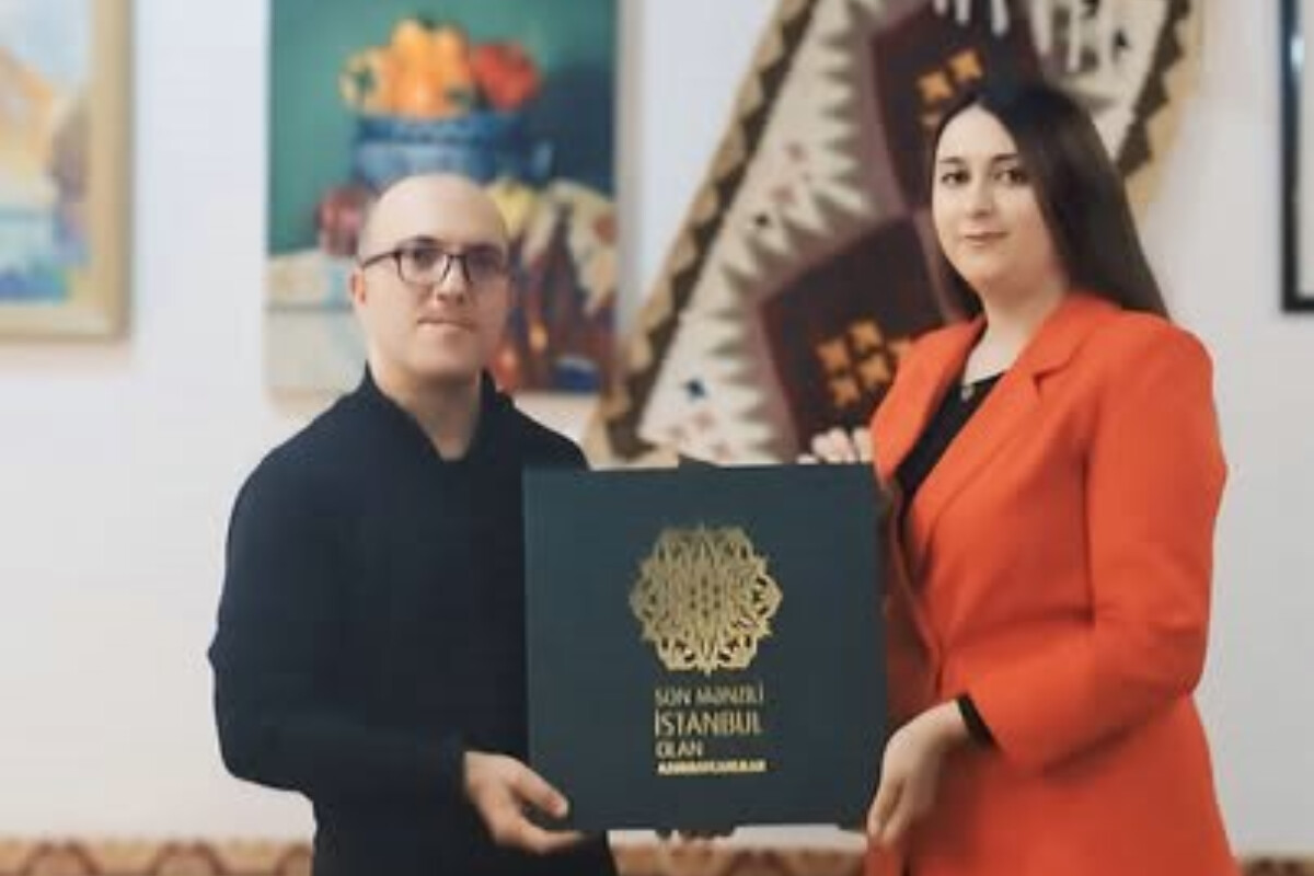 <p>Fəridə Ağazadə: Sevinirəm ki, oxuyacağım kitabların arasına belə möhtəşəm kitab daxil oldu</p>