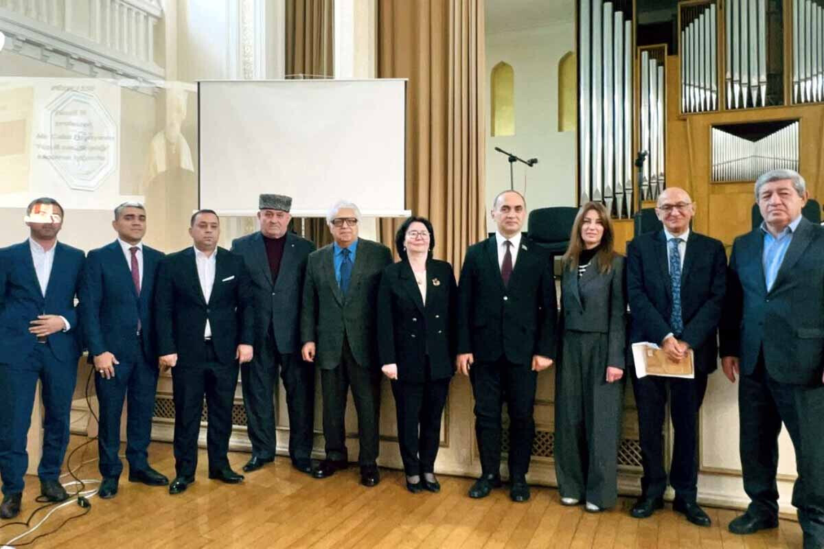 <p>Mir Cəlal Paşayevin “Füzuli sənətkarlığı” kitabının təqdimetmə mərasimi keçirildi</p>