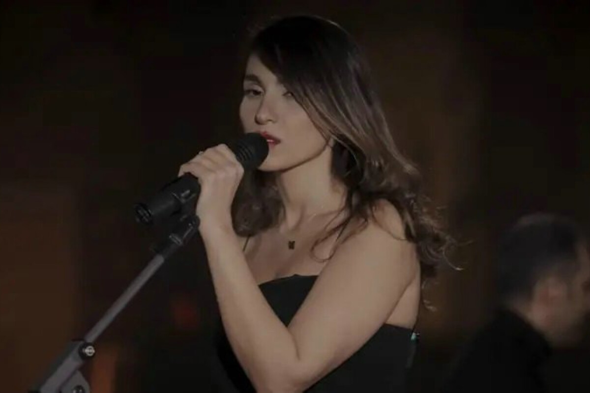 <p>İranda müğənni onlayn konsertdə hicabsız çıxış etdiyinə görə təqib olunur</p>