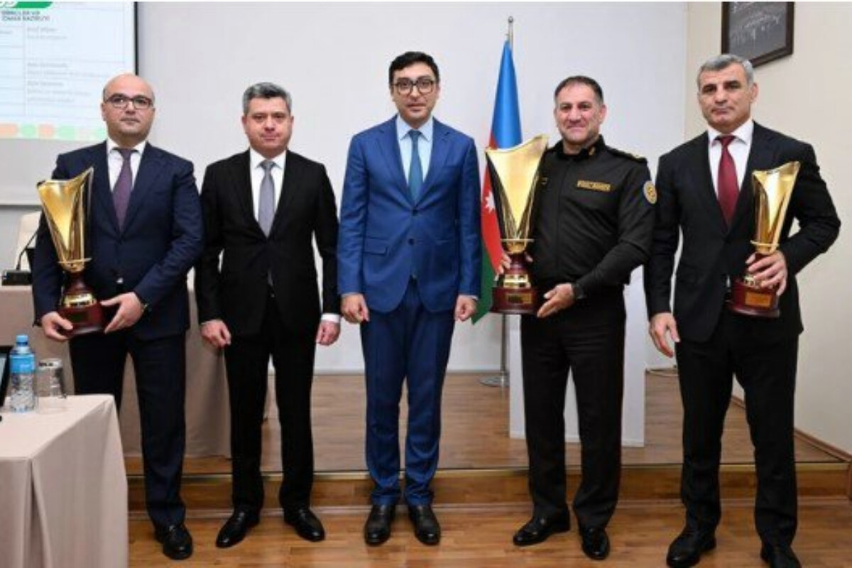 <p>Gənclər və İdman Nazirliyi dövlət qurumlarını mükafatlandırıb</p>
