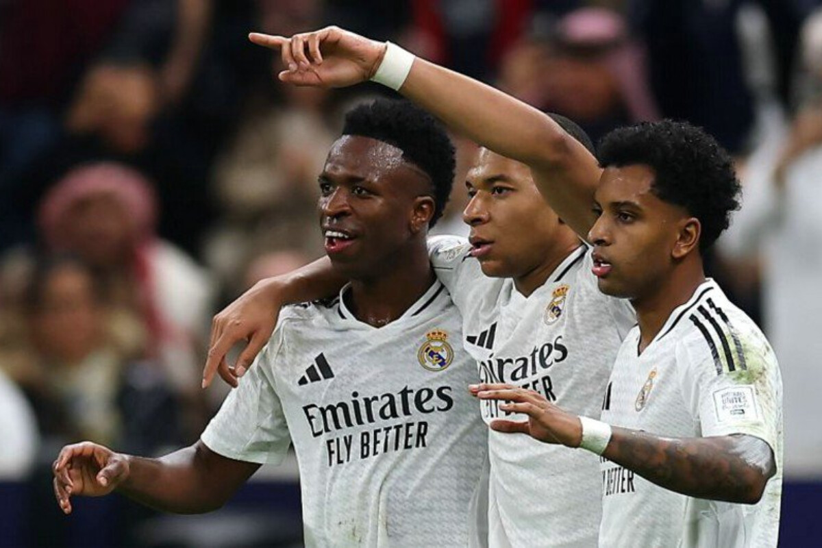 <p>"Real Madrid" finalda "Paçuka"nı məğlub edərək Qitələrarası Kubokun qalibi olub</p>