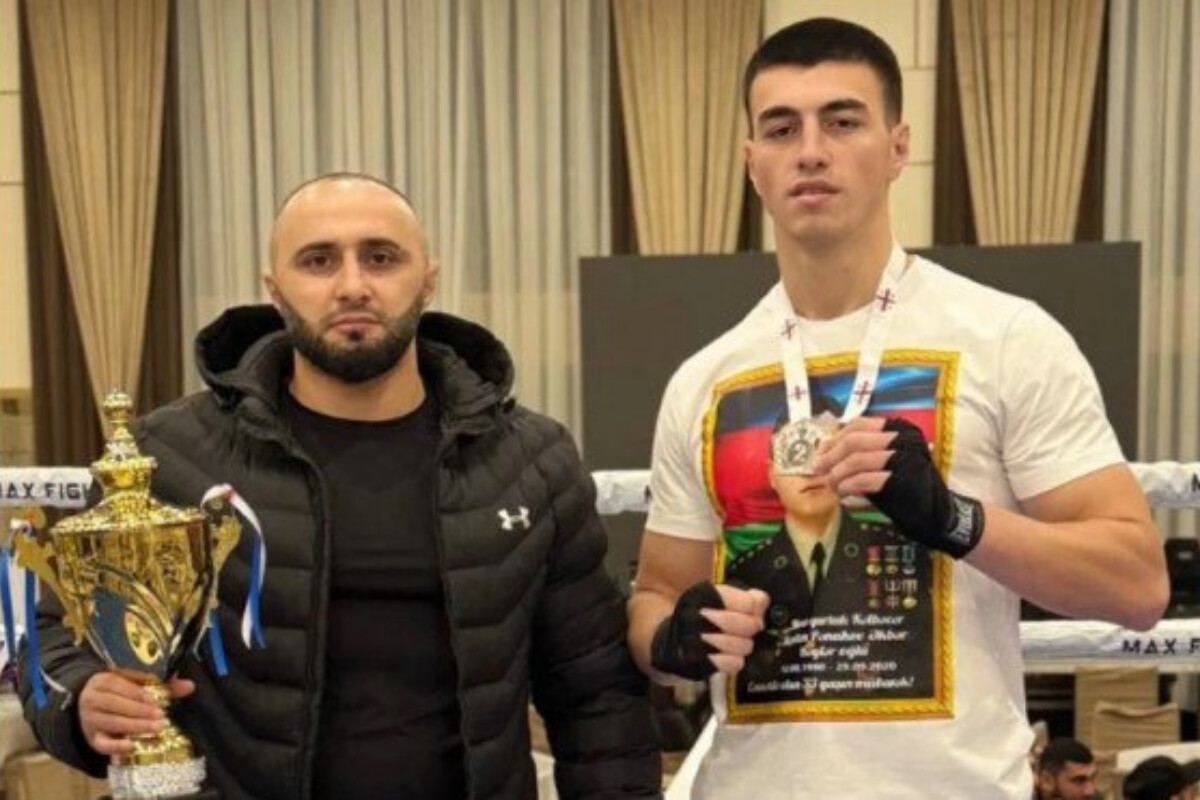 <p>Azərbaycan kikboksçusu gümüş medal qazanıb</p>