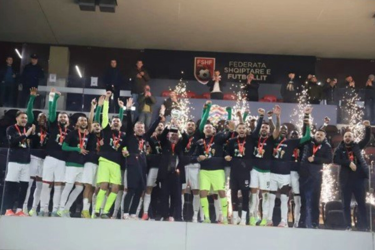 <p>Azərbaycanlı futbolçu Albaniya Superkubokunun qalibi olub</p>