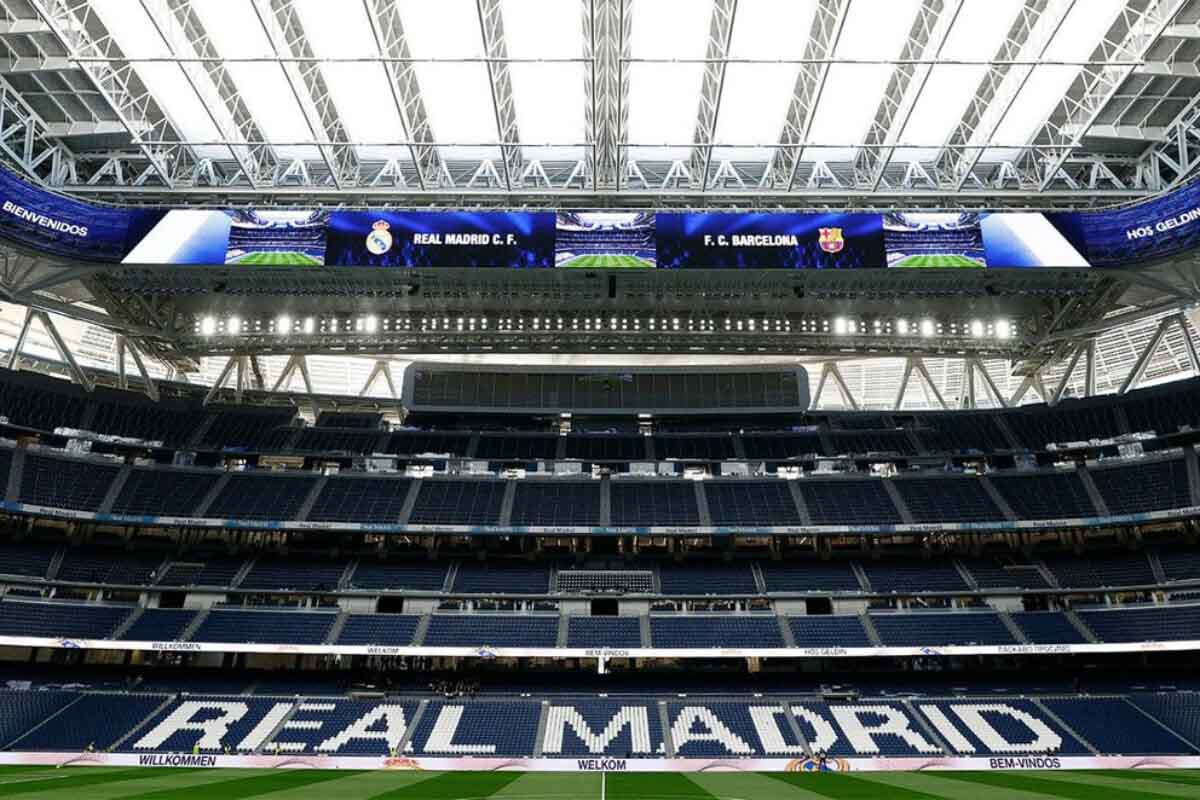 <p>"Real Madrid" stadionun adını dəyişəcək</p>