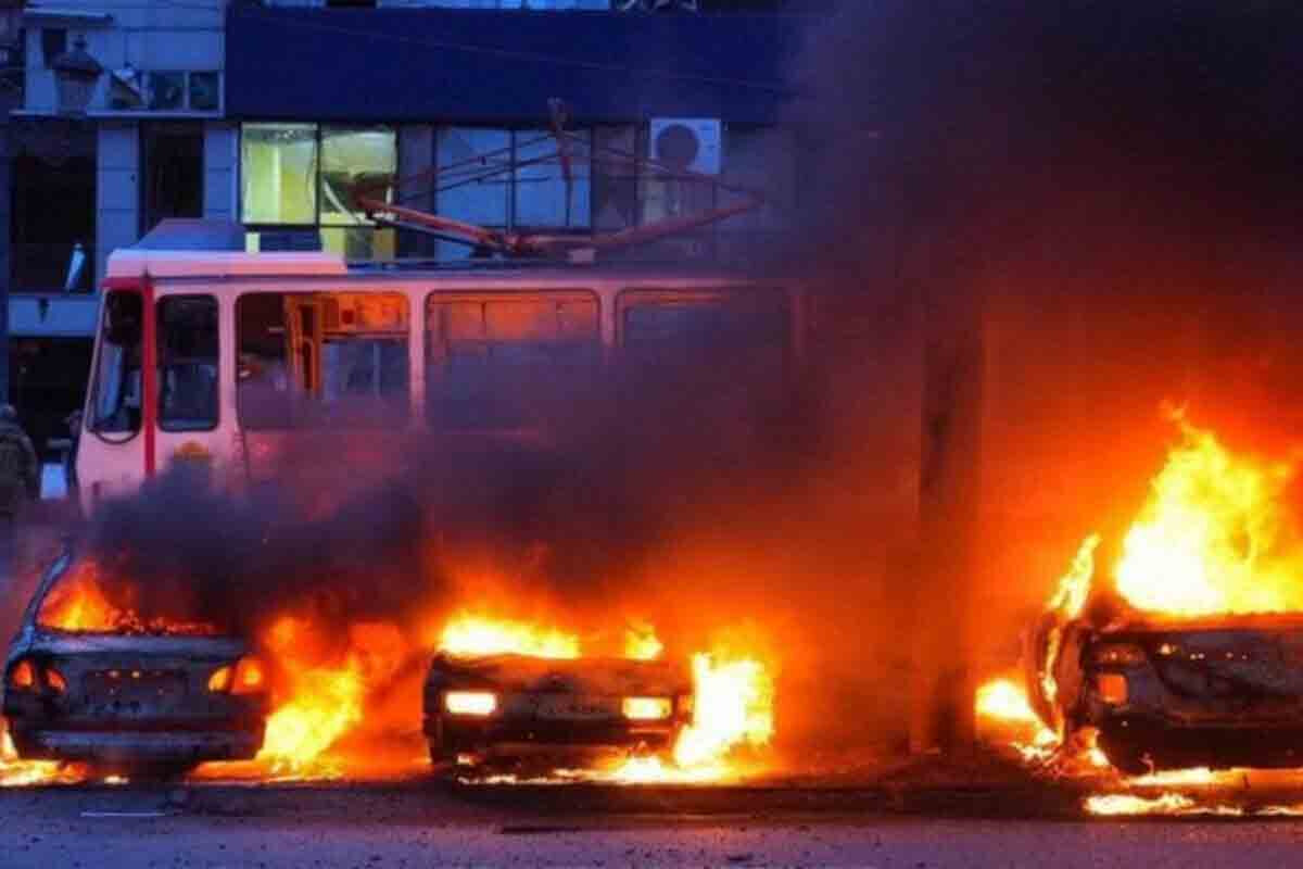 <p>Zaporojyeyə növbəti hücum:13 ölü, çoxlu yaralı</p>