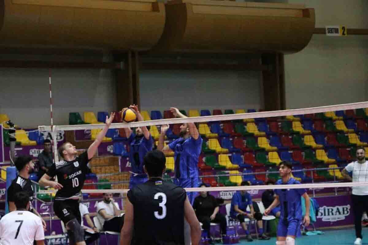 <p>Kişi voleybol klublarının çempionatında&nbsp;4-cü tura yekun vurulub&nbsp;</p>