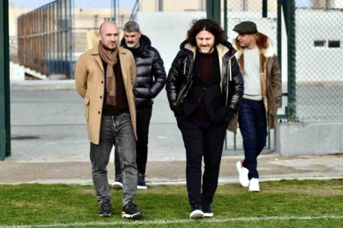 <p>Türkiyənin tanınmış mütəxəssisləri Azərbaycandakı futbol obyektlərində olublar</p>
