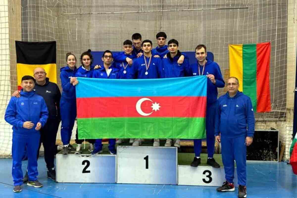 <p>Qılıncoynadanlarımız Bolqarıstanda keçirilən turnirdə gümüş medal qazanıblar</p>