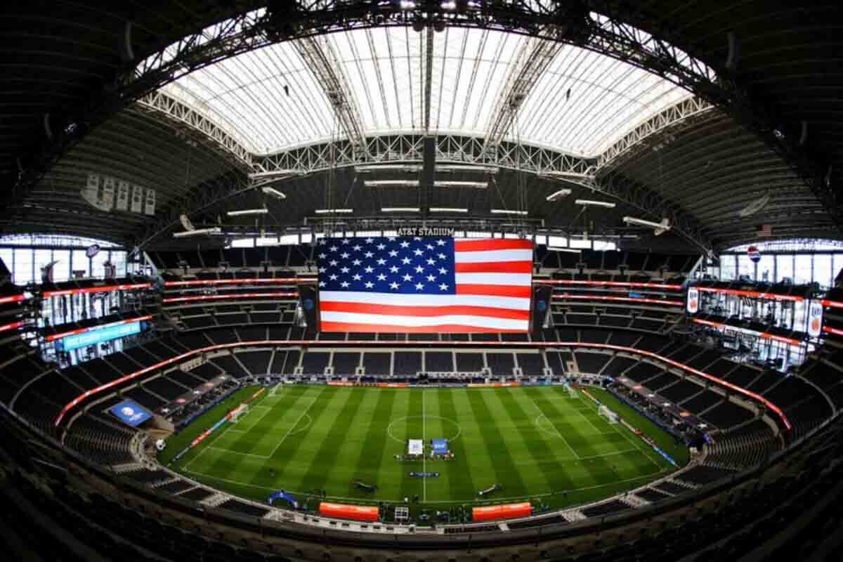 <p>UEFA Çempionlar Liqasının finalı 2033-cü ildə ABŞ-də keçirilə bilər</p>