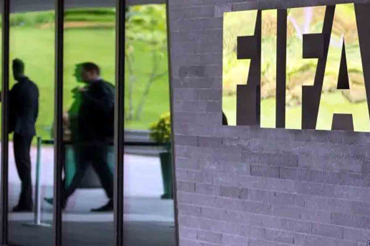 <p>FİFA qalmaqalı: top menecer azyaşlı ilə cinsi əlaqədə şübhəli bilinərək həbs edilib</p>
