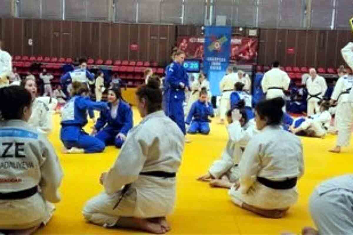 <p>Tatami ustalarımız Çexiyada beynəlxalq TMT davam etdirir</p>