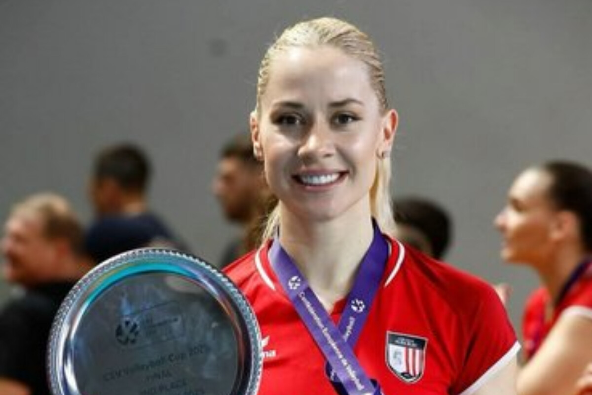<p>Millimizin üzvü Yelizaveta Ruban Rumıniya Kubokunun qalibi olub</p>