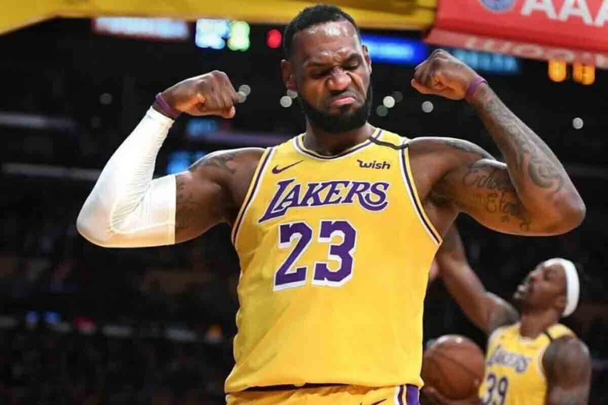 <p>Lebron Ceyms NBA tarixində yeni zirvələri fəth edir</p>