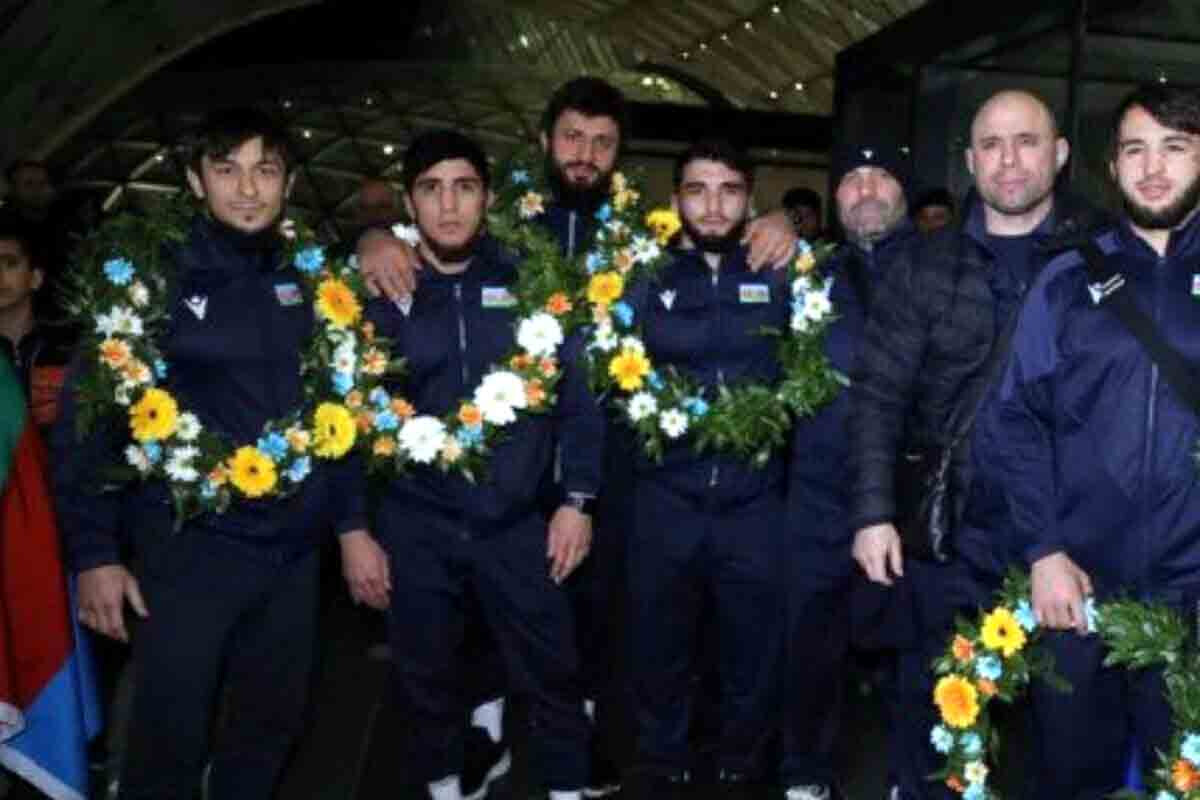 <p>Sərbəst güləş üzrə Azərbaycan yığması Avropa çempionatında qalib gələrək Bakıya qayıdır</p>
