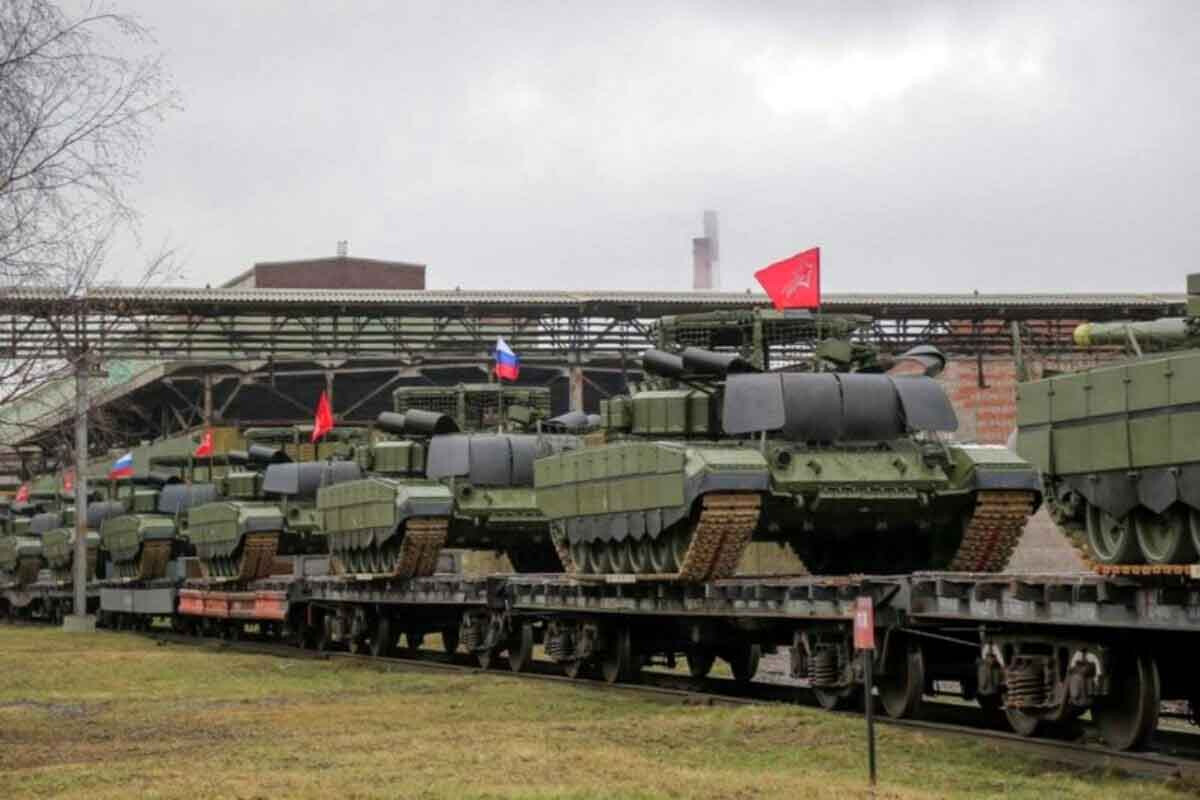 <p>Rusiya cəbhəyə yeni tanklar göndərir</p>