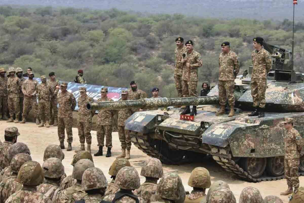<p>Pakistan Hindistan ordusunun batalyon qərargahını məhv edib</p>