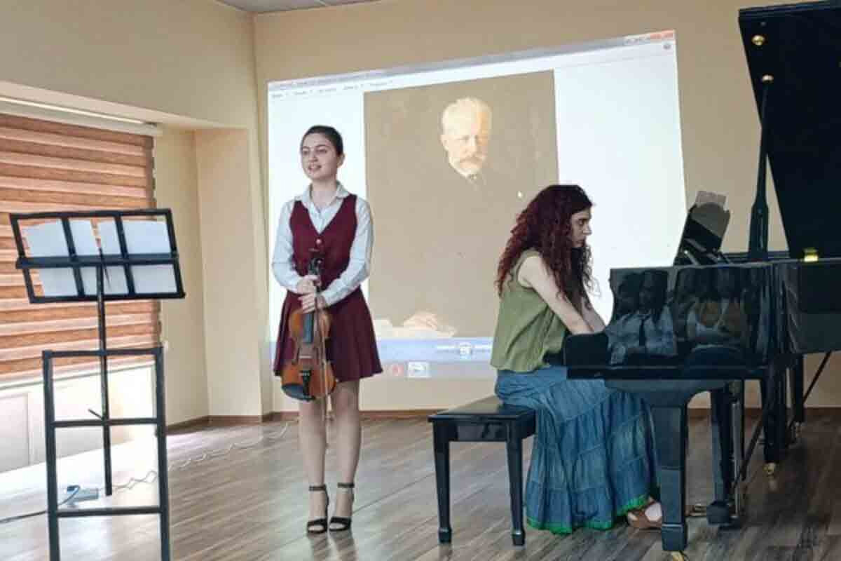 <p>Balaca tədqiqatçılarımız</p>