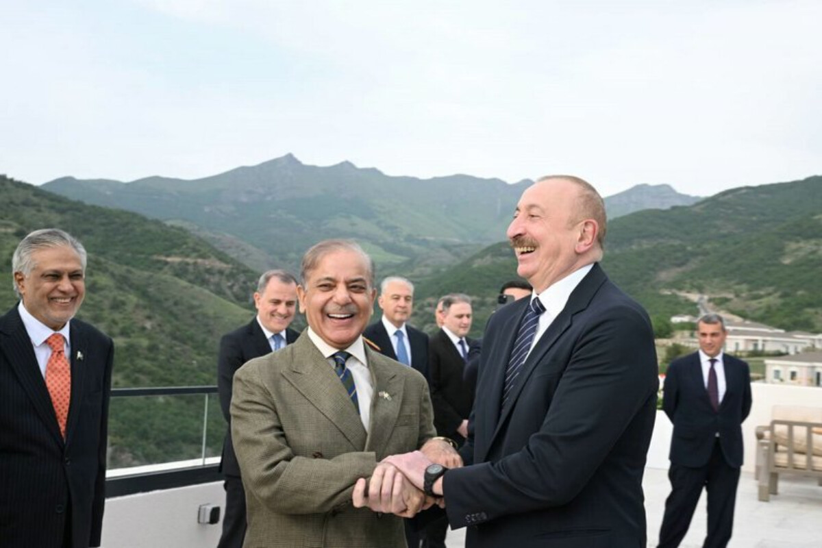 <p>ÖTƏN GÜNÜN XRONİKASI: Laçında Prezident İlham Əliyevin Pakistanın Baş naziri ilə nahar əsnasında geniş tərkibdə görüşü olub</p> 