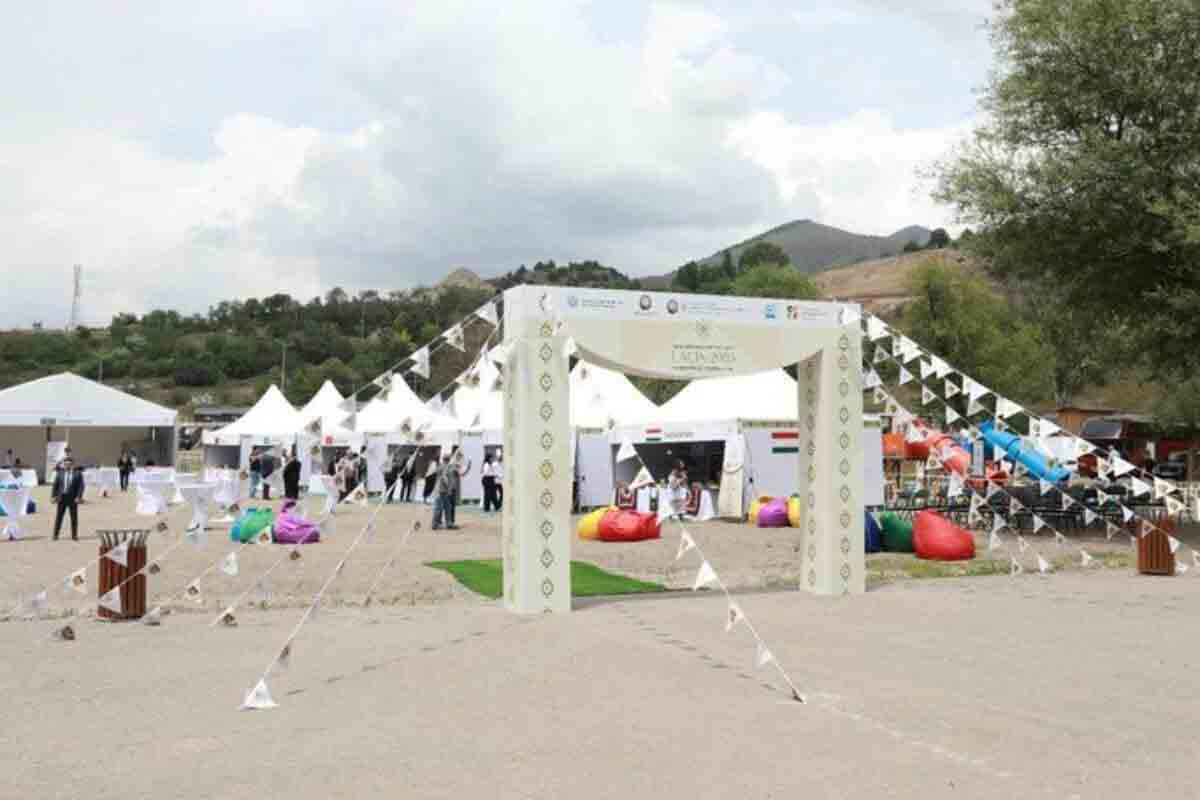 <p>Laçında MDB ölkələrinin şirniyyat süfrəsi təqdim olunub</p>