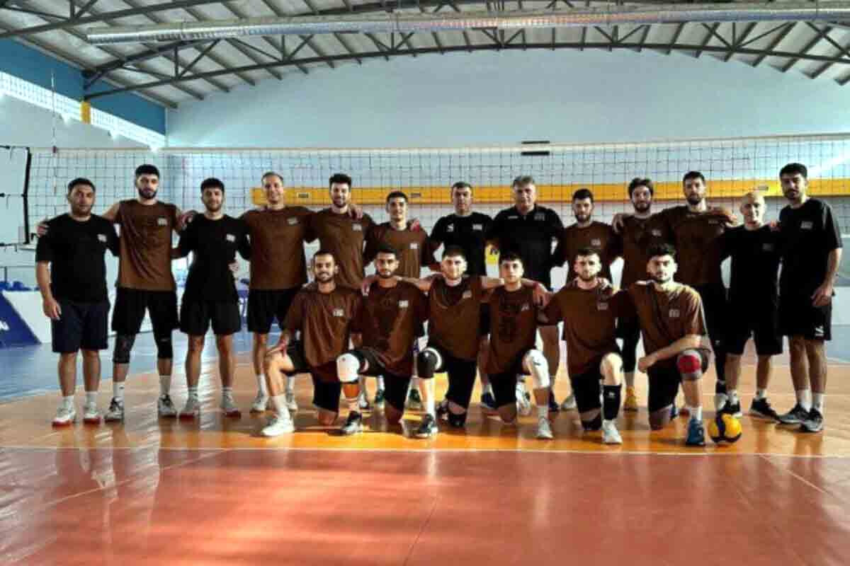 <p>Kişi voleybol millimiz AGL-ya hazırlığı davam etdirir </p>