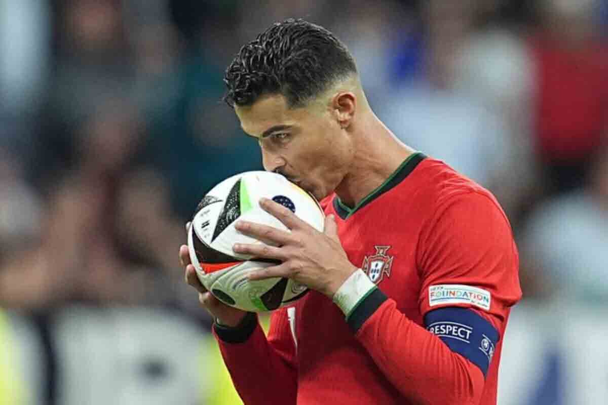 <p>Ronaldo milli komandanın heyətində vurduğu qollara görə dünya rekordu qırıb</p>