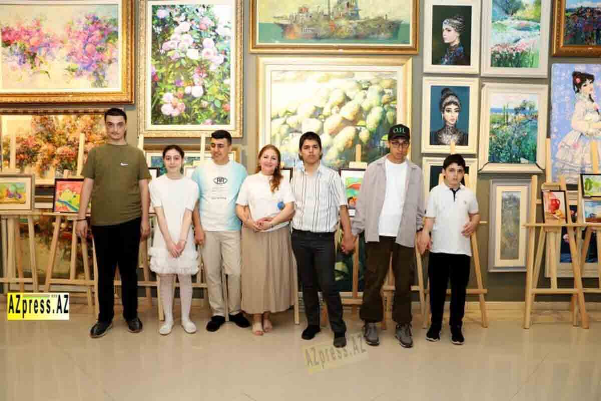 <p>Xətai Sənət Mərkəzində "Fərqli Dünyam və Akvarel" adlı sərgi keçirilib</p>