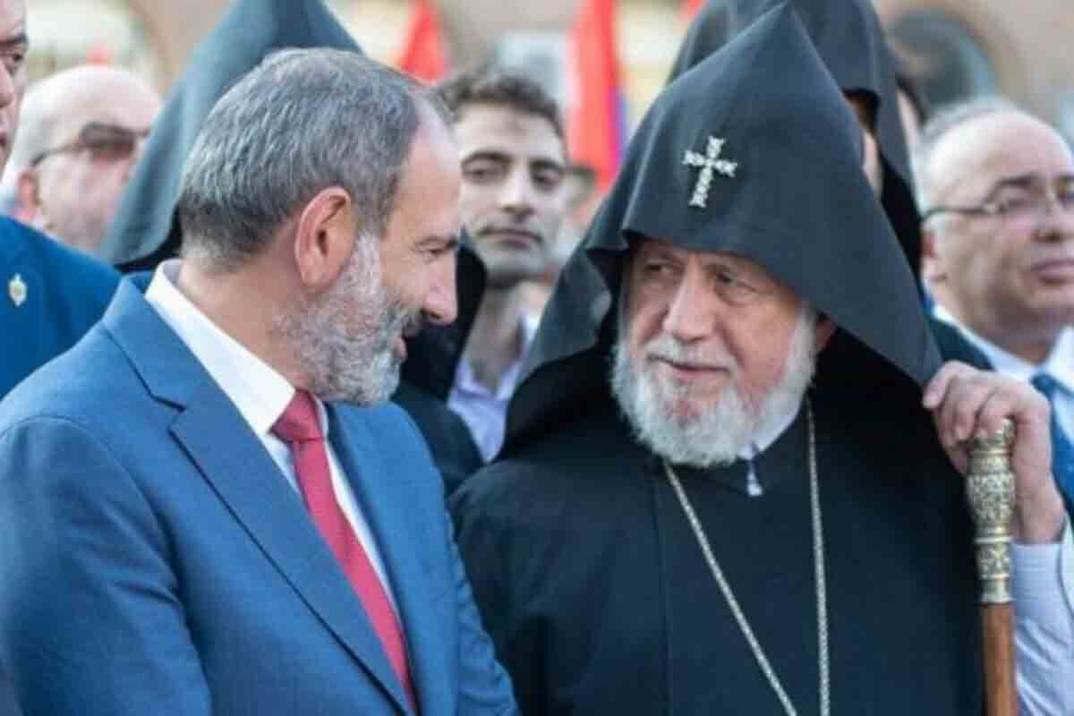 <p>Ermənistanın baş naziri II Qareginin istefasını tələb edir</p>
