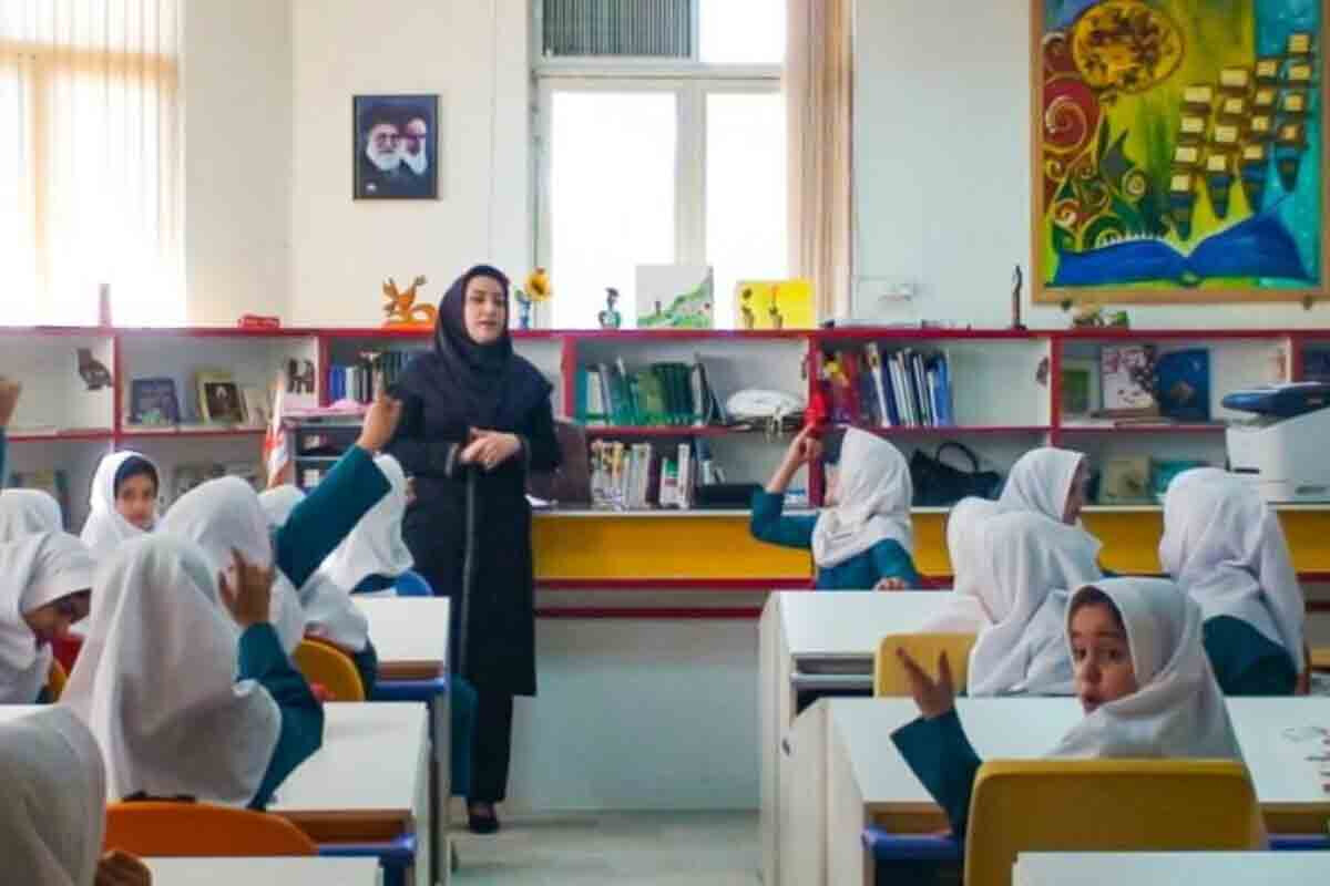 <p>İran məktəbləri bağlayır, imtahanları təxirə salır</p>