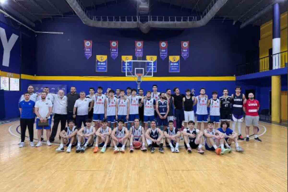 <p>Basketbolçu oğlanlardan ibarət U-18 millimizin&nbsp;Gürcüstan TMT-si yekunlaşıb&nbsp;</p>