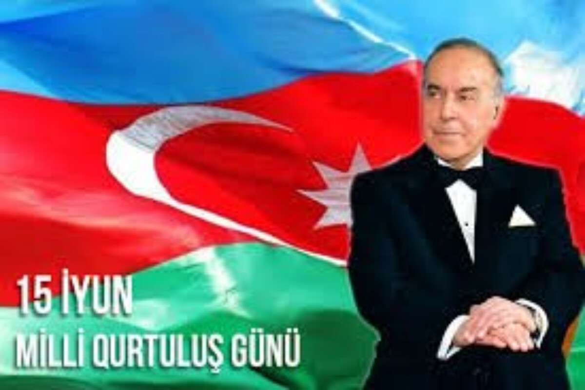 <p>Kitabxananın Fəxri oxucusu Milli Qurtuluş Gününün 32-ci ildönümünə məqalə həsr etdi</p>