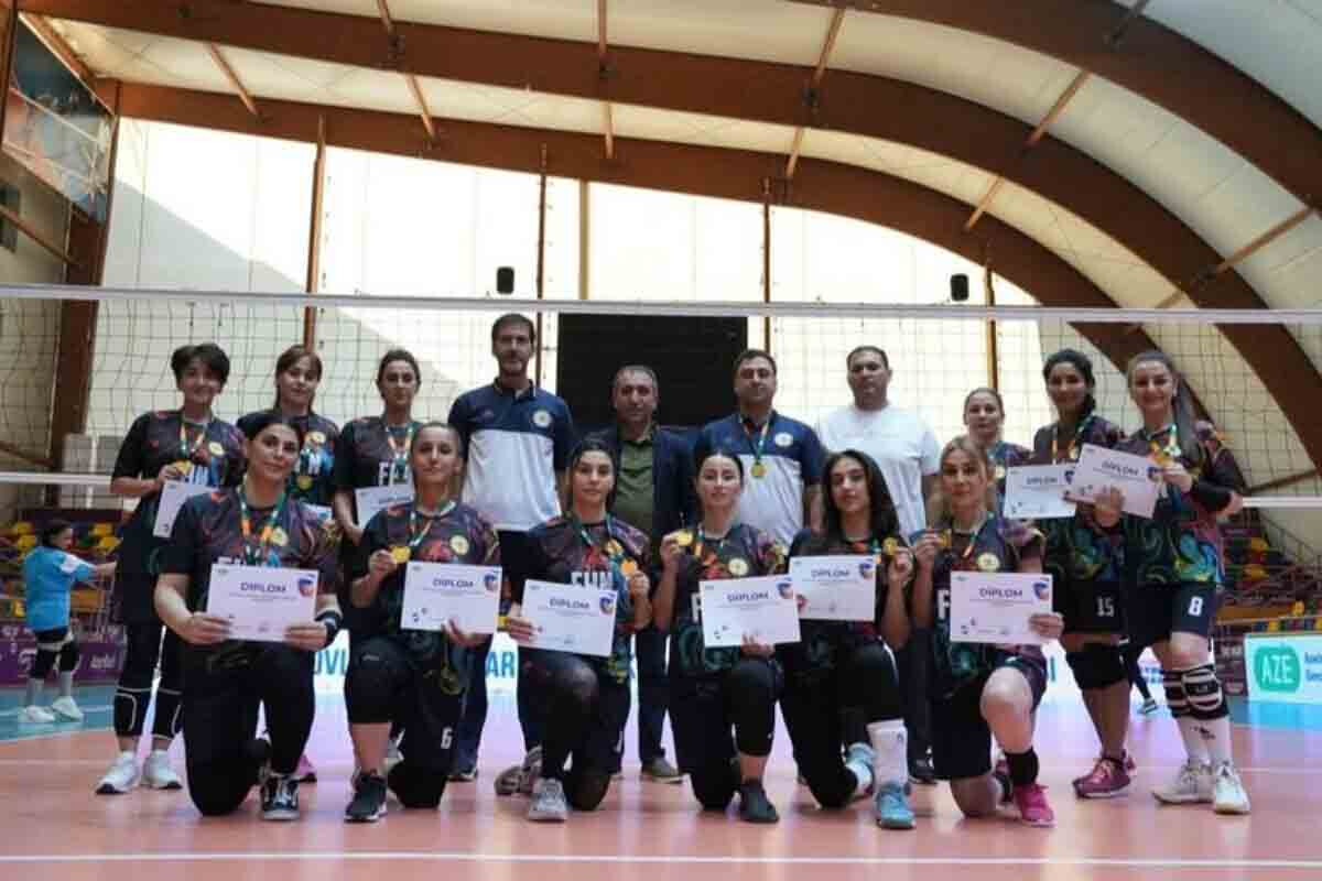 <p>FHN-nin qadın voleybol komandası çempion olub</p>
